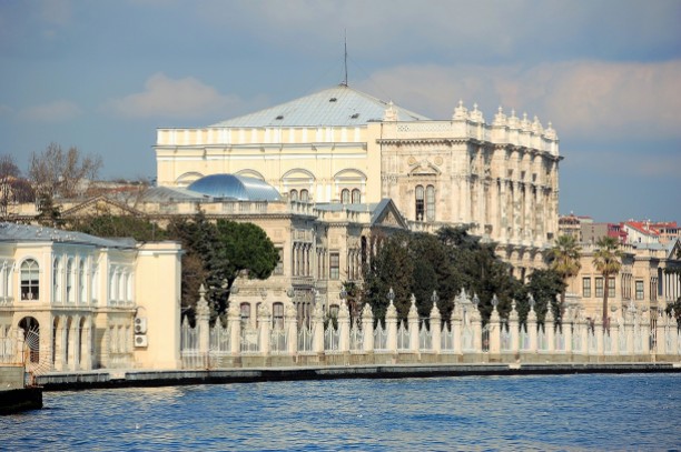 Dolmabahçe Palace served as the main administrative center of the Ottoman Empire from 1856 to 1887 and from 1909 to 1922.