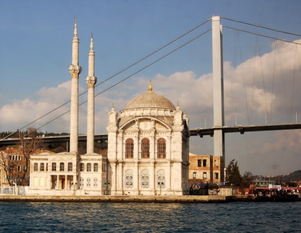 Ortakoy Mosque was built in the Neo-Baroque style between 1854 and 1856 by the same architects who designed the nearby Dolmabahçe Palace.